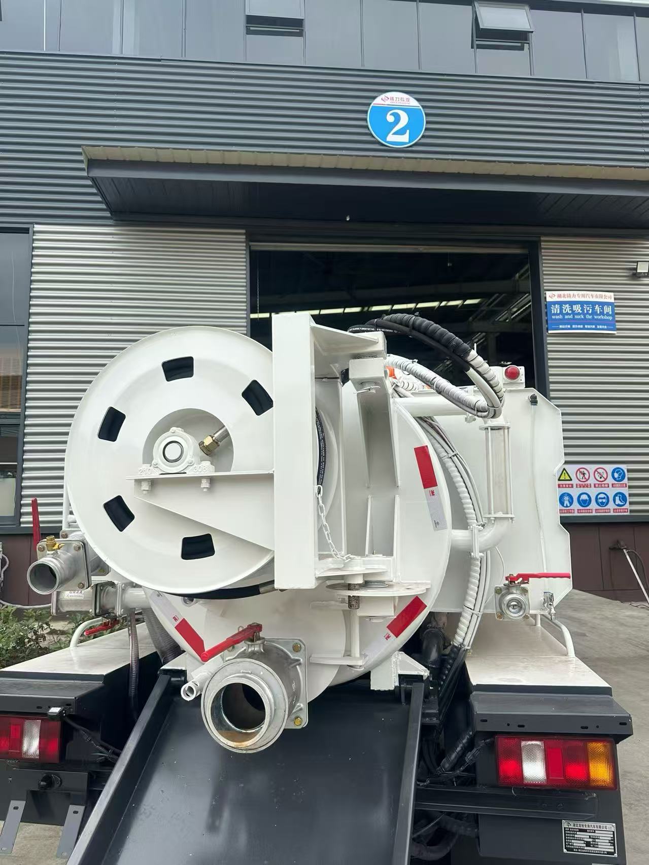 Sinotruk Howo 22m³ 6×2 Suction Truck