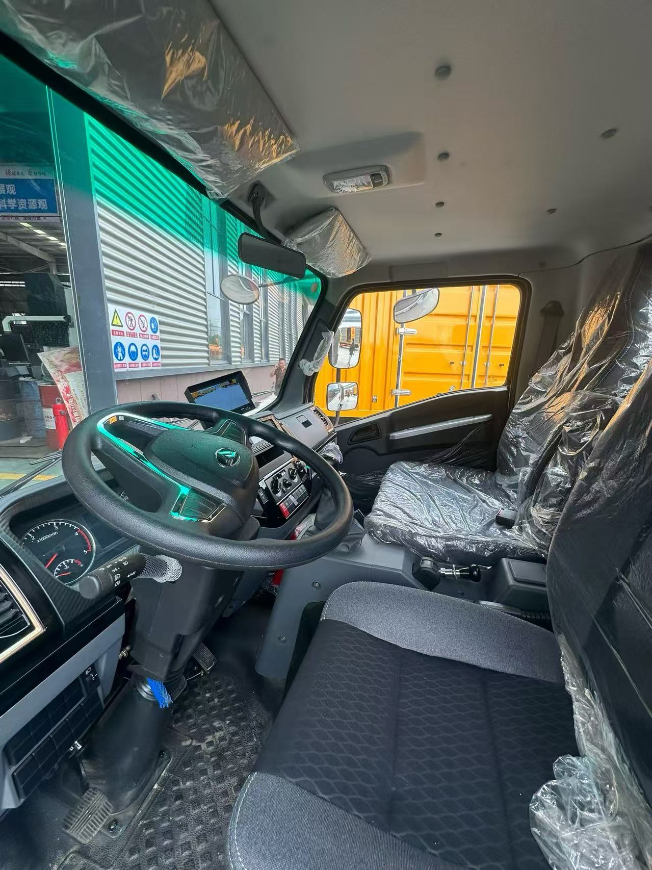 Dongfeng Tianlong 33m³ 8×4 Suction Truck